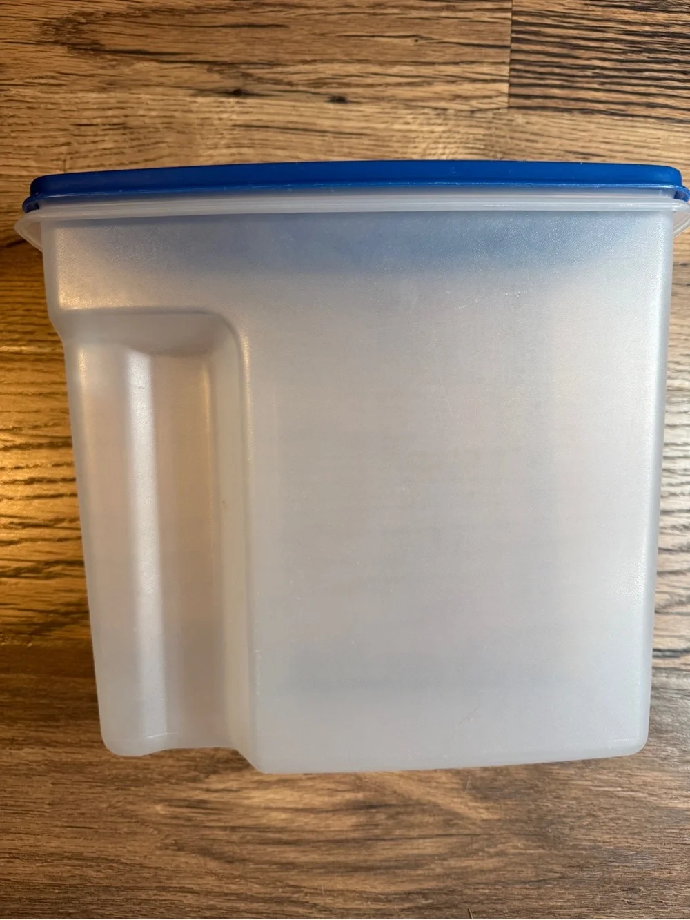 vintage Rubbermaid Servin' Saver cereal container with a blue pour lid